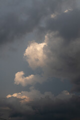 Fototapeta na wymiar 雨雲の中に微かな光