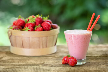strawberry milkshake in glass
