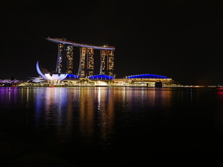 Fototapeta na wymiar Marina Bay Sands Langzeit Nachtaufnahme