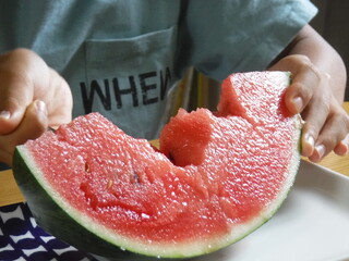 Eat a Watermelon　～西瓜を食べる