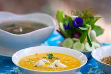 Fried crab in yellow curry