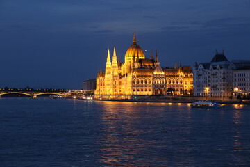 Fototapeta na wymiar Budapest Parlamentsgebäude beleuchtet