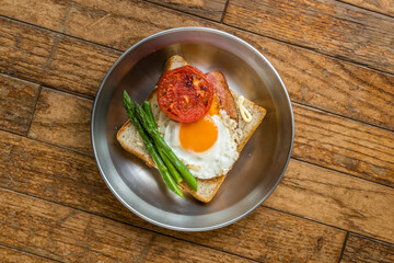 朝食セット　breakfast made from a cast iron frying pan