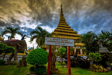 Background of the major tourist attractions in Khon Kaen (Phra Mahathat Kaen Nakhon) is a large pagoda with 9 floors, Thai tourists and foreigners come to see the beauty and travel in Thailand always.