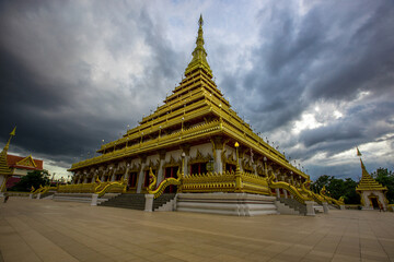 Background of the major tourist attractions in Khon Kaen (Phra Mahathat Kaen Nakhon) is a large...