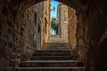 Fototapeta na wymiar Narrow alley in Dubrovnik old town,Croatia