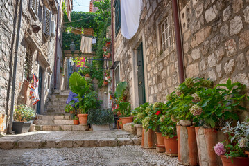 Fototapeta na wymiar Narrow alley in Dubrovnik old town,Croatia