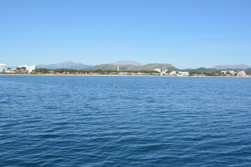 montaña del mar azul