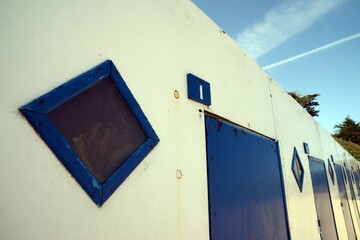 Cabines de bain sur la plage du Rougeret à Saint-Jacut de la Mer