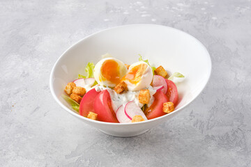 Salad with tomato, radish, egg and crouton