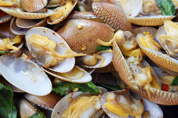 Stir fried basil with clams


