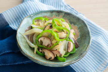 椎茸とピーマンの炒め物