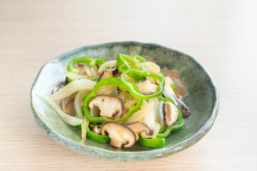 椎茸とピーマンの炒め物