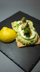 Avocadocreme mit Ei und Muscheln © HK Fotografie
