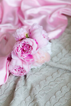 Bouquet of pink rose flowers on a  floor or table