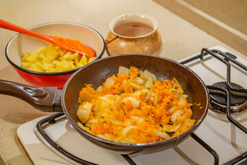 Recipe for baked meat with cheese and fresh vegetables in earthenware pots