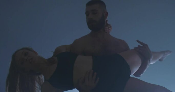 contemporary art dancers preforming choreography