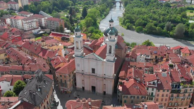 Vista aerea di Piazza Assunta a Ovada (AL).