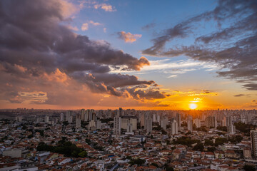 lindo por do sol da cidade de Sao Paulo, Brasil 