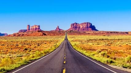 Highway 163 leading to the towering sandstone Buttes and Mesas of the Monument Valley Navajo Tribal Park in Utah-Arizona, United States. 'Forest Gump Point' where he stopped his cross country run © hpbfotos