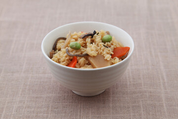 枝豆と筍の炊き込み 五目 おこわ ご飯 テーブル