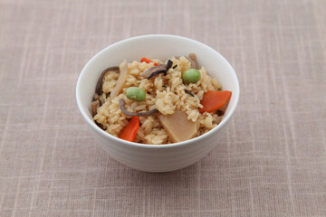 枝豆と筍の炊き込み 五目 おこわ ご飯 テーブル