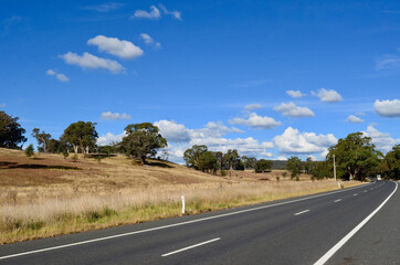 Fototapeta na wymiar A view of a section of the Castlereagh Highway near the town of Mudgee, NSW