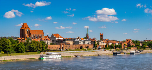 Panorama of the historic old town in Torun on a beautiful sunny day - obrazy, fototapety, plakaty