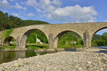 Fototapeta na wymiar Le pont de Saint-Jean-du-Gard (30270), Gard en Occitanie, France