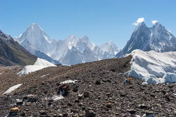 Crédence de cuisine en verre imprimé Gasherbrum Gasherbrum mountain massif in Karakoram range view from Goro II campsite, K2 base camp trekking route in summer season, Pakistan