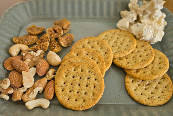 クラッカー、クリームチーズ、ミックスナッツ＆ドライフルーツ2