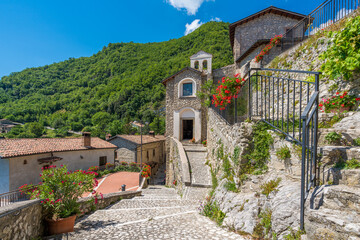 The beautiful village of Rocca Vittiana overlooking the Lago del Salto. Province of Rieti, Lazio,...
