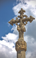 Fototapeta na wymiar cruzeiro monumento religioso colocada en los cruces de caminos o carreteras, 
