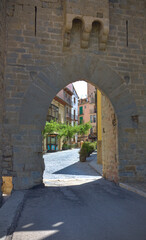 Entrada de acceso a una villa medieval fortificada, Morella. Castellón, España