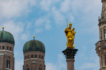 Fototapeta na wymiar Frauenkirche, Mariensäule am Marienplatz in München