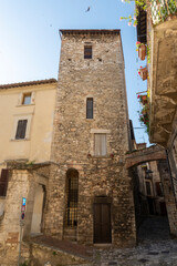 Fototapeta na wymiar architecture of buildings and alleys in the country of Narni