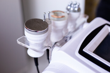 Anti-cellulite procedure on the hips in the spa. Close-up of the apparatus massages the problem area. Ultrasonic cavitation body contouring