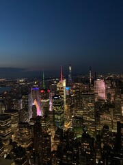 Naklejka premium New York bei Nacht