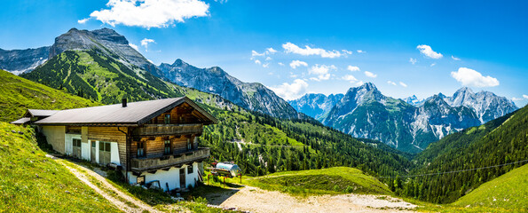 Fototapeta na wymiar landscape at the european alps
