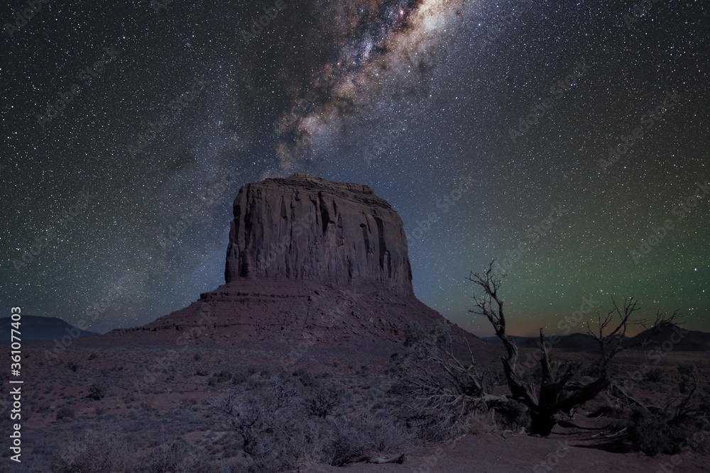 Poster amazing shot of the oljatoâ€“monument valley in utah, usa