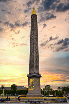 Obelisco de Luxor en la plaza de la Concordia de Paris