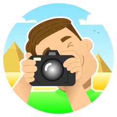 tourist, traveler; smiling guy with a camera on an excursion in Egypt, against the background of the pyramids; photographs by squeezing 1 eye