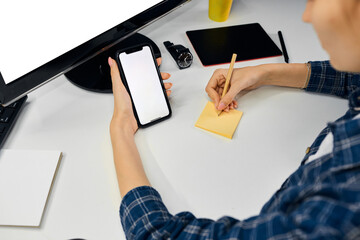 woman holding tablet pc