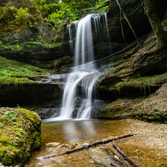 Obraz premium widok na idylliczne wodospady Hasenreuter w Allgaeu w Souterhn Bawaria