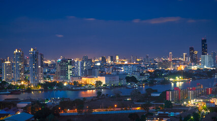 Fototapeta na wymiar urban twilight cityscape of bangkok with chaopraya river view