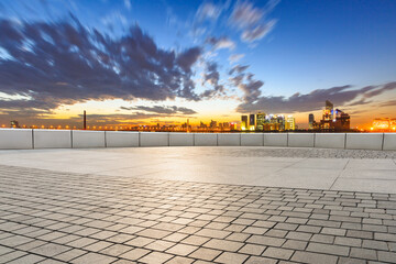 Obraz premium Empty floor and modern city skyline with buildings in Hangzhou at sunset,China.