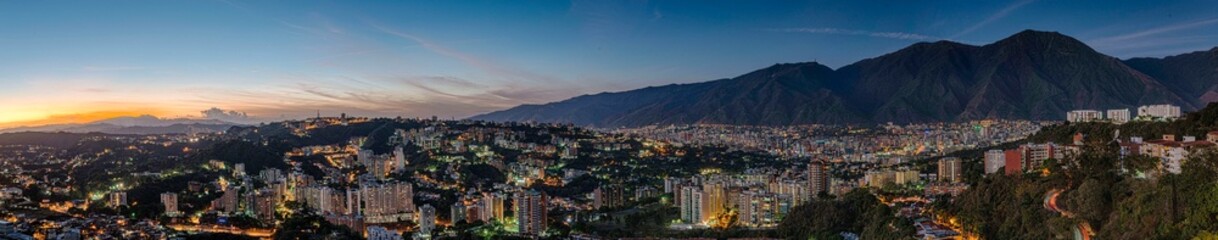 Obraz premium Panoramica Caracas - El Avila 14