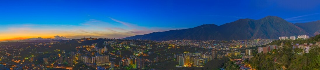 Fototapeta na wymiar Panoramica Caracas - El Avila 12