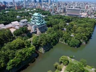 ドローンで空撮した夏の名古屋城の天守閣の風景
