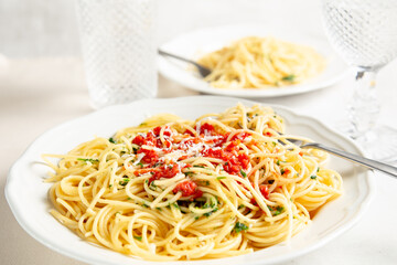spaghetti with tomato sauce and basil
